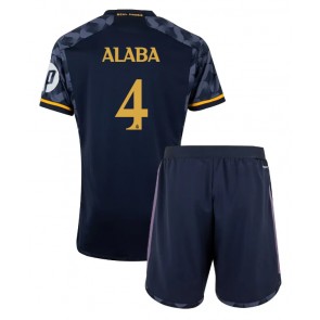 Real Madrid David Alaba #4 Bortaställ Barn 2023-24 Kortärmad (+ Korta byxor)